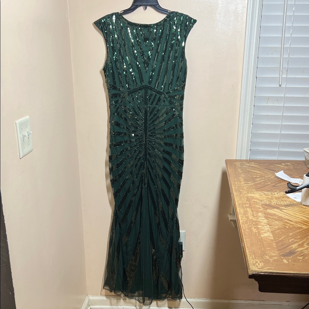 Elegant Green Sequin Evening/Prom Dress - V-Neck Cap Sleeve